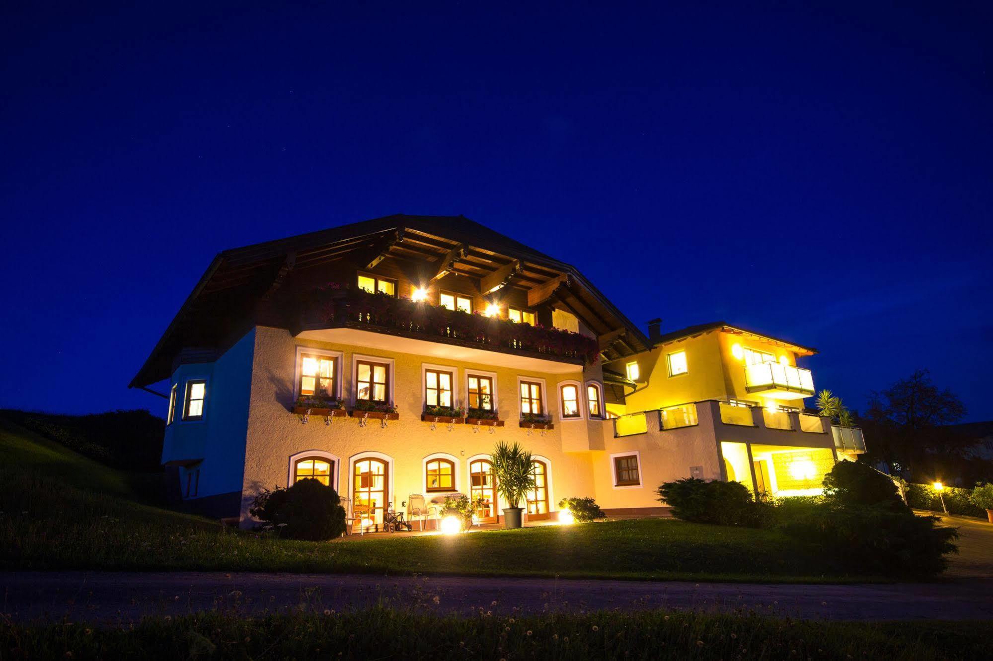 Gaestehaus Stabauer Mondsee Esterno foto