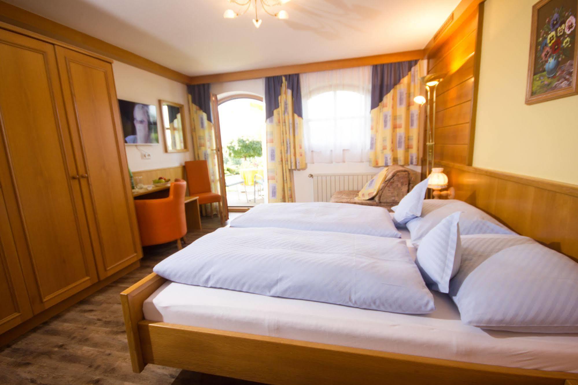 Gaestehaus Stabauer Mondsee Esterno foto